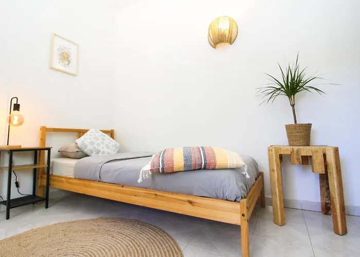 Bura Surfhouse