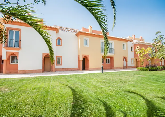 Jardim Da Meia Praia Resort